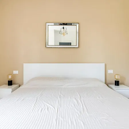 Trendy Aparment With Garage Right By The Apartament