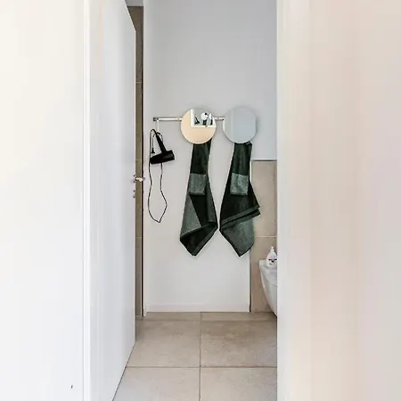 Trendy Aparment With Garage Right By The *