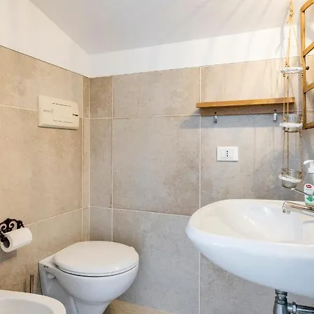 Apartament Trendy Aparment With Garage Right By The Sirmione