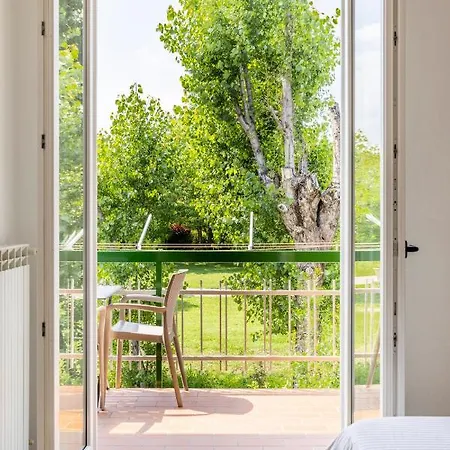 Trendy Aparment With Garage Right By The Apartment Sirmione