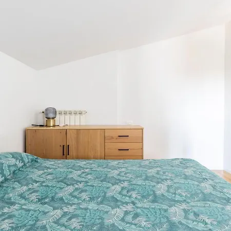Apartment Trendy Aparment With Garage Right By The