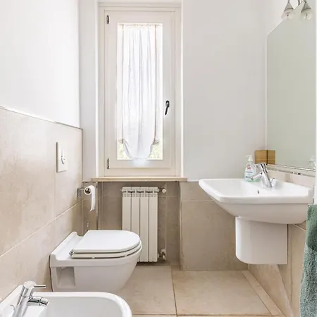 Trendy Aparment With Garage Right By The