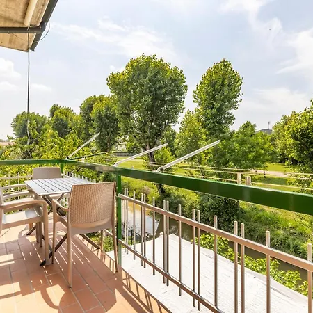 Trendy Aparment With Garage Right By The Apartmán *