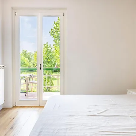 Trendy Aparment With Garage Right By The Διαμέρισμα Σιρμιόνε