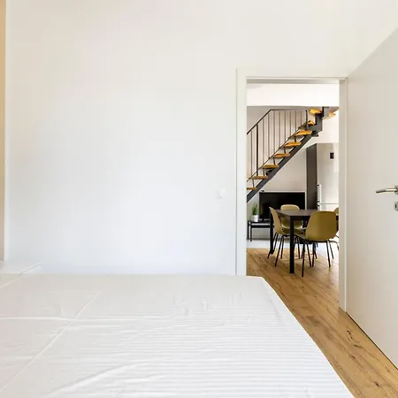 Trendy Aparment With Garage Right By The