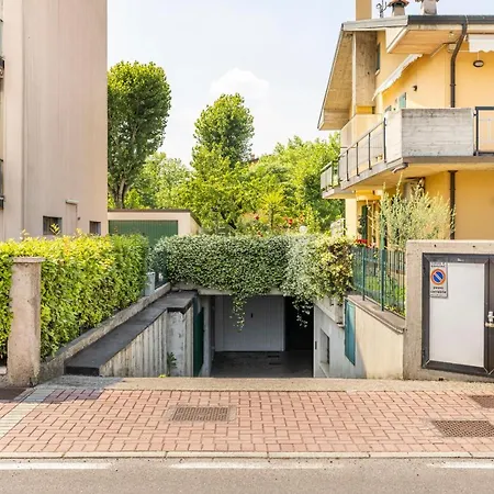 Trendy Aparment With Garage Right By The Διαμέρισμα *